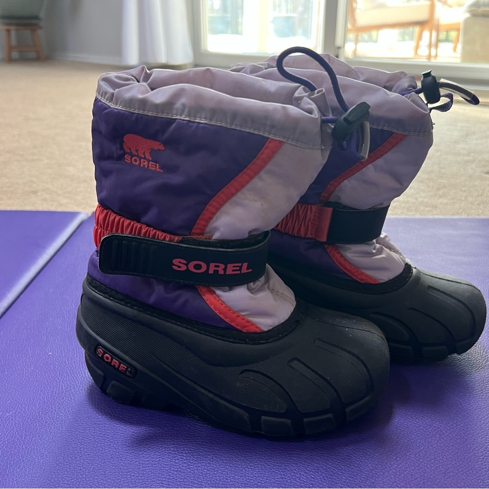 Sorel Girls size 11 snow boots. Good condition